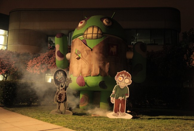 Imagem relacionada a Googleplex: Estátua do Android é zumbificada para celebrar novo game