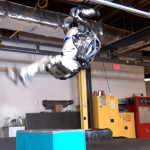 Imagem relacionada a Robô da Boston Dynamics é capaz dar um mortal para trás