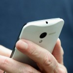 Imagem relacionada a Eric Schmidt aparece usando o Moto X