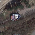 Imagem relacionada a Google Earth revela Millennium Falcon escondida em um campo na Inglaterra