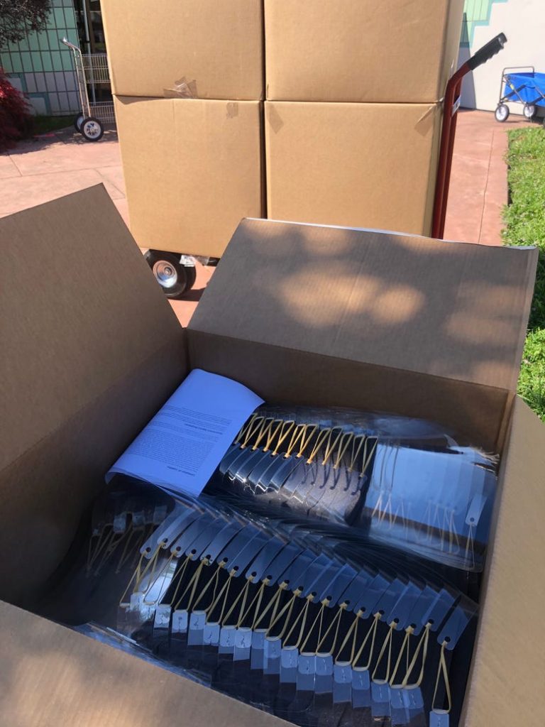 Imagem relacionada a Google projeta e monta 49.000 máscaras plásticas para ajudar equipes médicas nos EUA