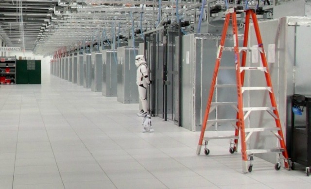 Imagem relacionada a Stormtrooper e 'plano secreto' aparecem em data center do Google