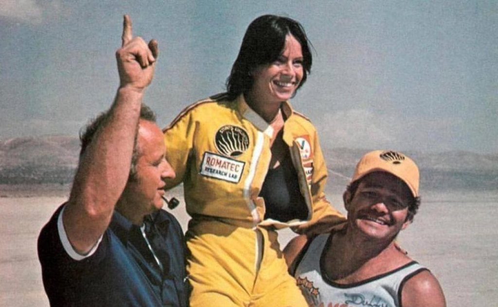 Imagem relacionada a Google celebra 77º aniversário de Kitty O'Neil, a mulher mais rápida do mundo