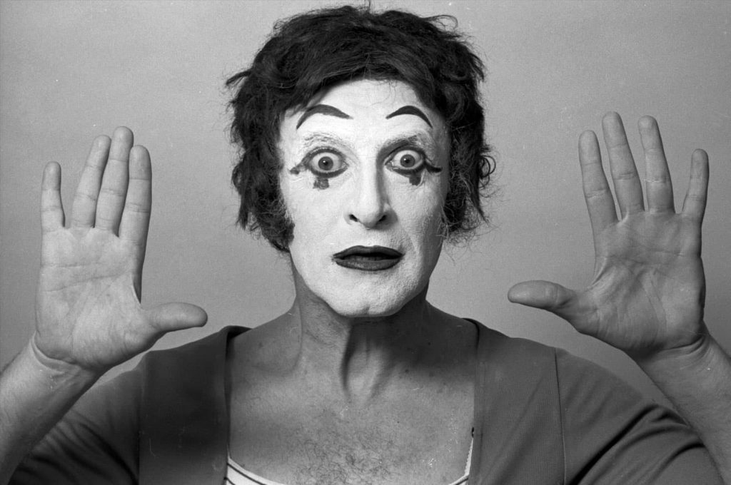 Imagem relacionada a Marcel Marceau, artista francês especialista na arte do silêncio, é destaque no Google