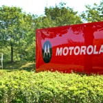 Imagem relacionada a Inquebrável: 100 funcionários da Motorola jogam o Moto Z2 Force no chão