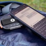 Imagem relacionada a Motorola anuncia o Defy com acessório de link via satélite para locais remotos