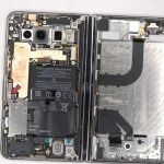 Imagem relacionada a Olha só o que tem dentro do Pixel Fold: vídeo de teardown mostra detalhes da estrutura interna