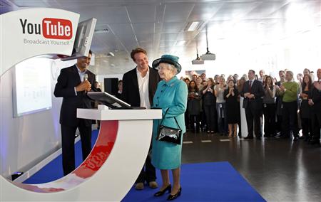 Imagem relacionada a Rainha Elizabeth II visita o Google [fotos e vídeo]