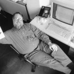 Imagem relacionada a Ray Tomlinson envia o primeiro e-mail da história em julho de 1971