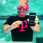 Imagem relacionada a Samsung e T-Mobile promovem unboxing do Galaxy S7 debaixo d'água
