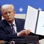 Imagem relacionada a Trump lança smartphone Android e operadora própria