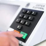 Imagem relacionada a YouTube promete deletar vídeos com desinformação sobre as Eleições 2022