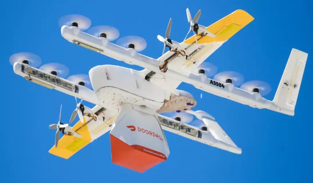 Imagem relacionada a Drones da Wing começam a entregar comidas do Wendy’s nos EUA