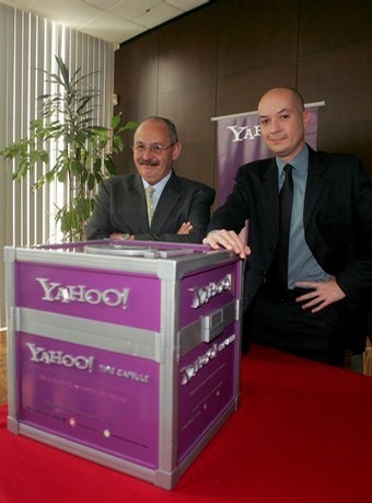 Imagem relacionada a Cápsula do Tempo do Yahoo! será aberta em 2020. Ou não.